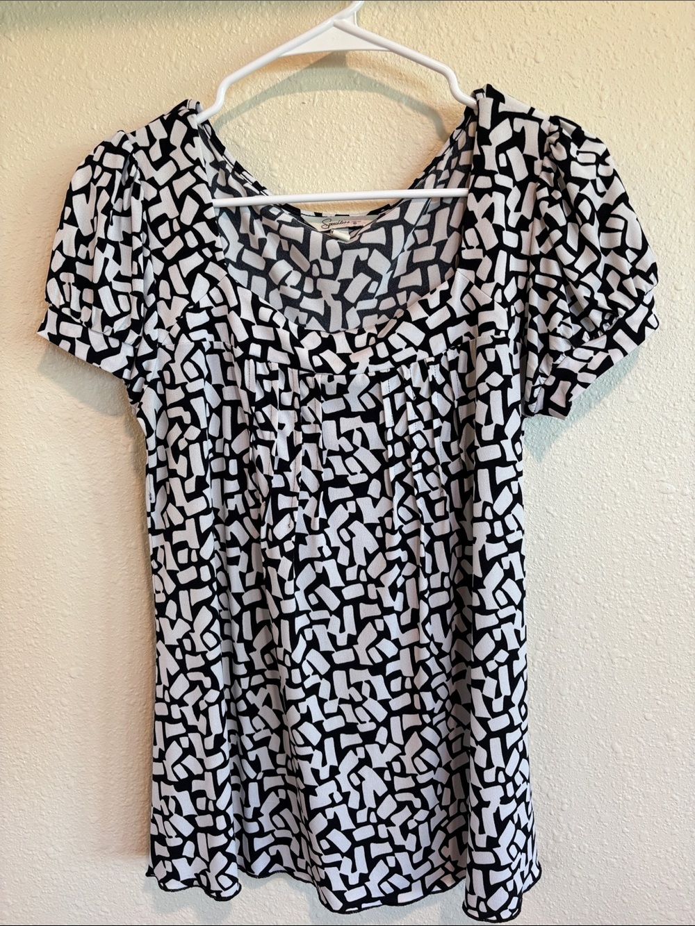 Speechless Black & White Geometric Scoop-Neck Top